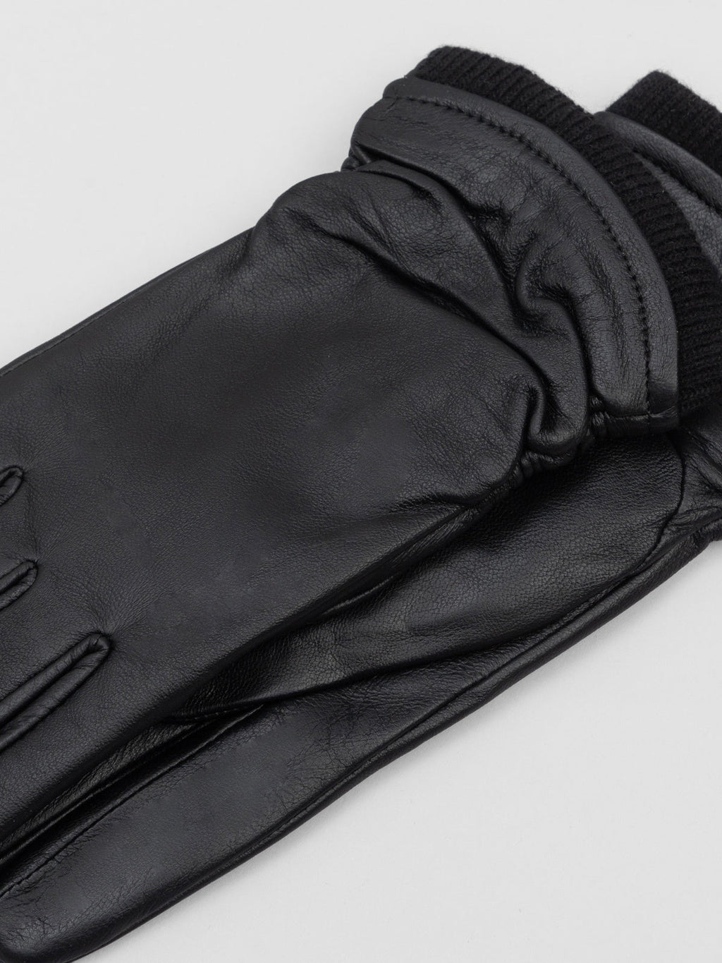 Women's leather gloves