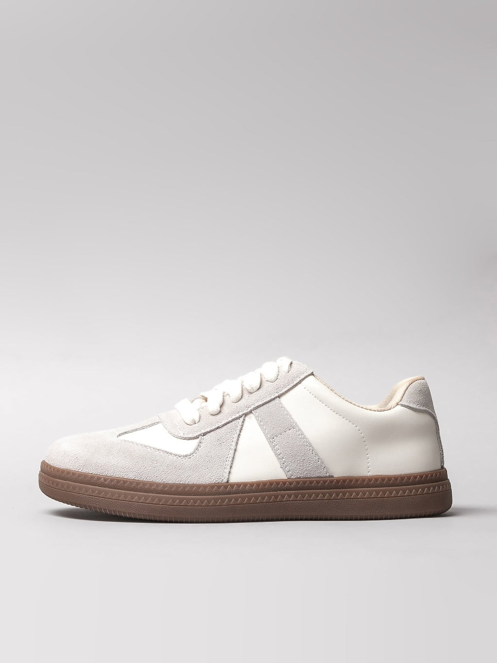 Women's leather casual shoes