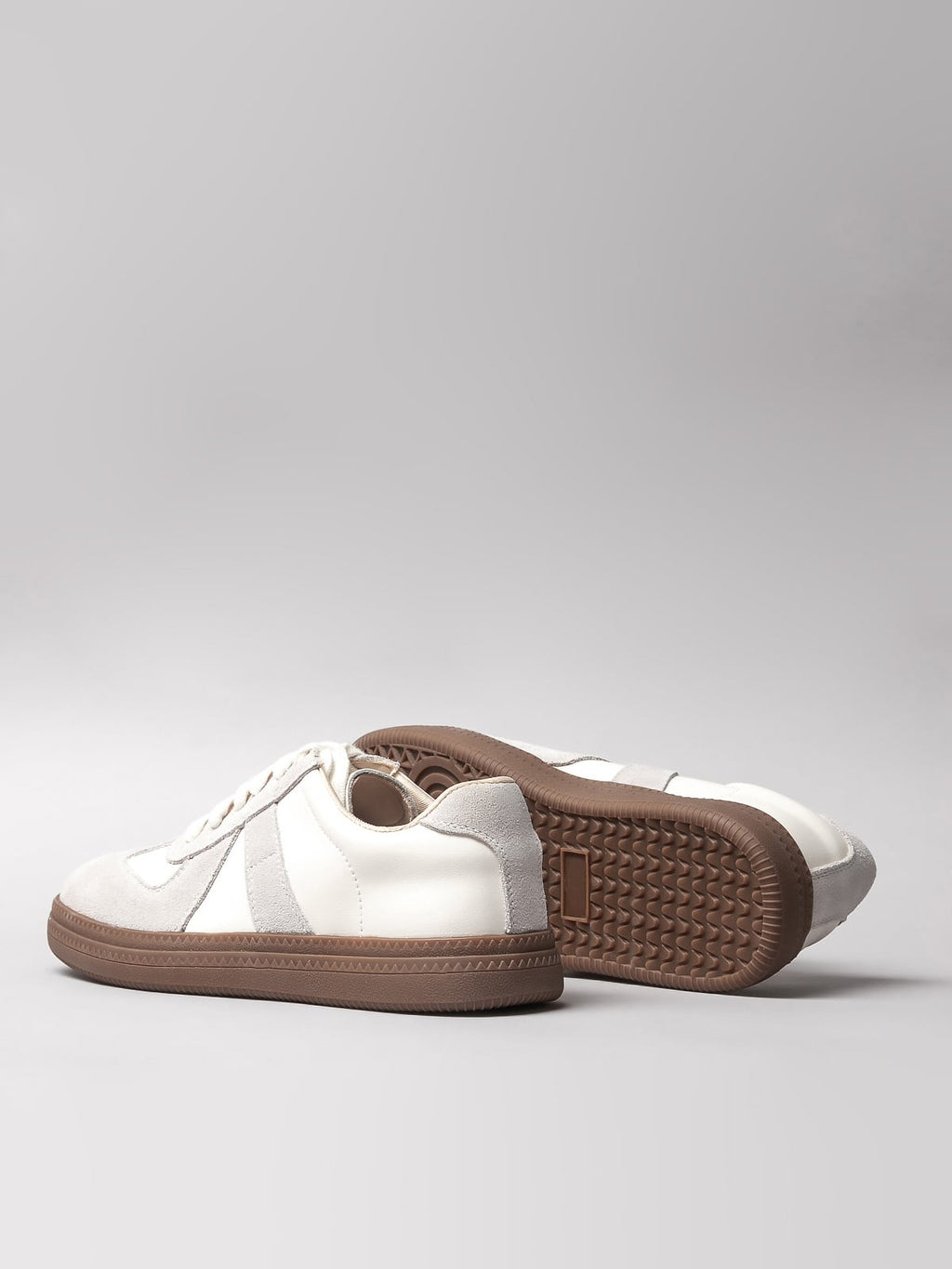 Women's leather casual shoes